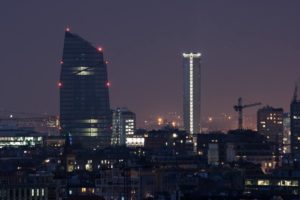 Scopri di più sull'articolo La metropoli è un’ala spiegata sulla notte e sull’alba – Racconto